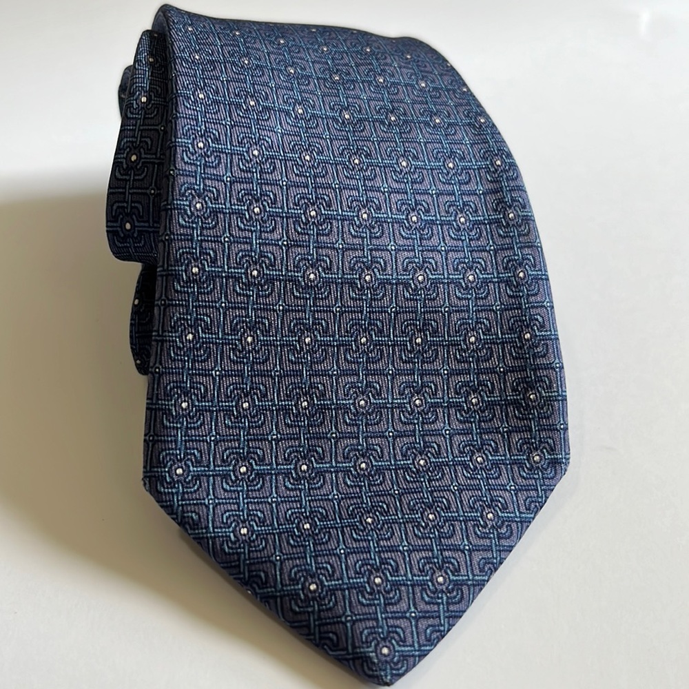 Hermès 💯 silk navy and purple men’s tie with white accent- 😍